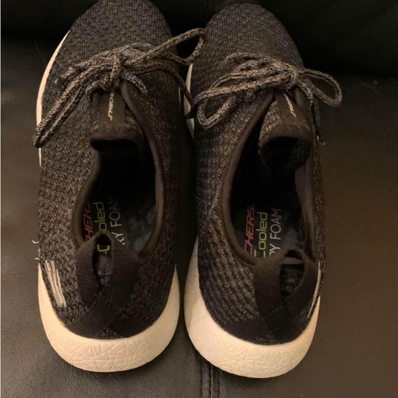 Sketchers sneakers sz 9 - Picture 3 of 4